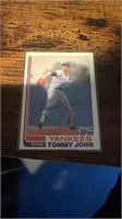 1982 Topps Tommy John Yankees Auto #75