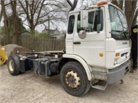 2000 Mack Manager Cab and Chassis