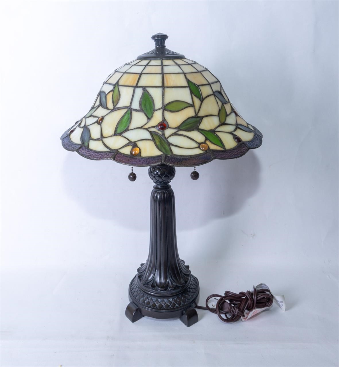 Decorative Tiffany-style table lamp