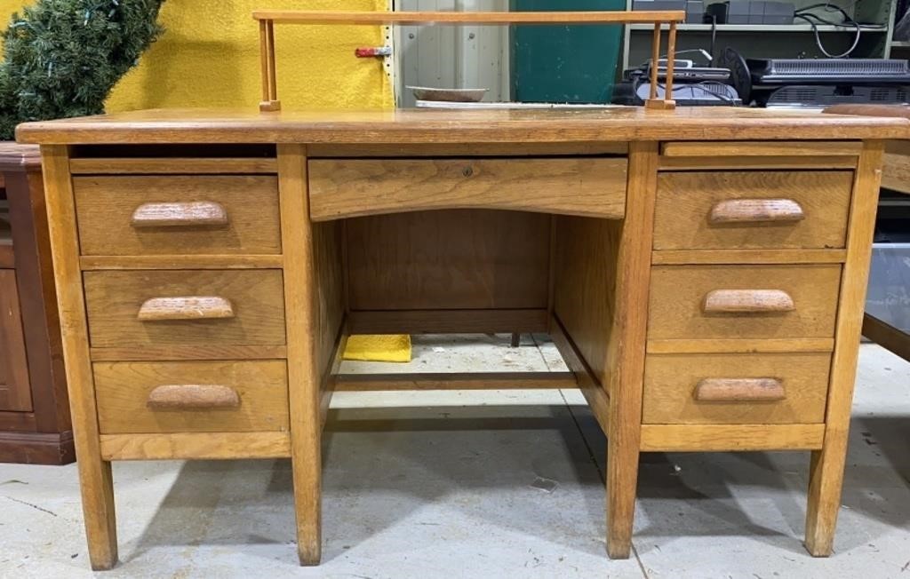 Vtg Oak Teacher’s Desk