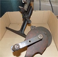 BENCH OR TABLE MOUNTED GRINDER AND SAW VISE