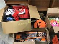 4 BOXES HALLOWEEN/  COSTUMES/ SWORDS/ MASKES/ DÉCO