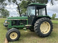 John Deere Tractor 2140