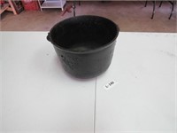 3 toed Cast iron Pot w/Gatemark