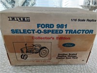 Ertl Ford 981 Select-O-Speed tractor, in original