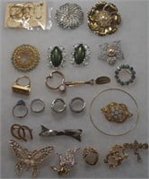 24 COSTUME JEWELRY RINGS BROOCHES SIGN MONET S.C.