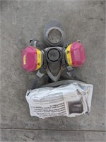 3M Respirator Mask with Extra Canisters