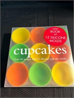 12 Silicone Cupcake Molds w Book