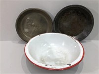 Old Enameled Bowl & Pie Pans