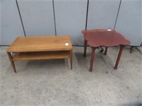 OAK COFFEE TABLE & MAHOGANY END TABLE (CHIPPED)