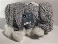 New Luxury Pom Throw