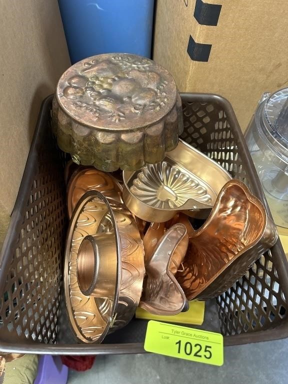 LOT OF VINTAGE MOLDS