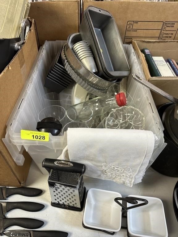 LARGE LOT OF MIXED KITCHEN BAKEWARE ETC