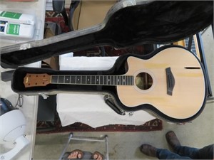 taylor project guitar w/case