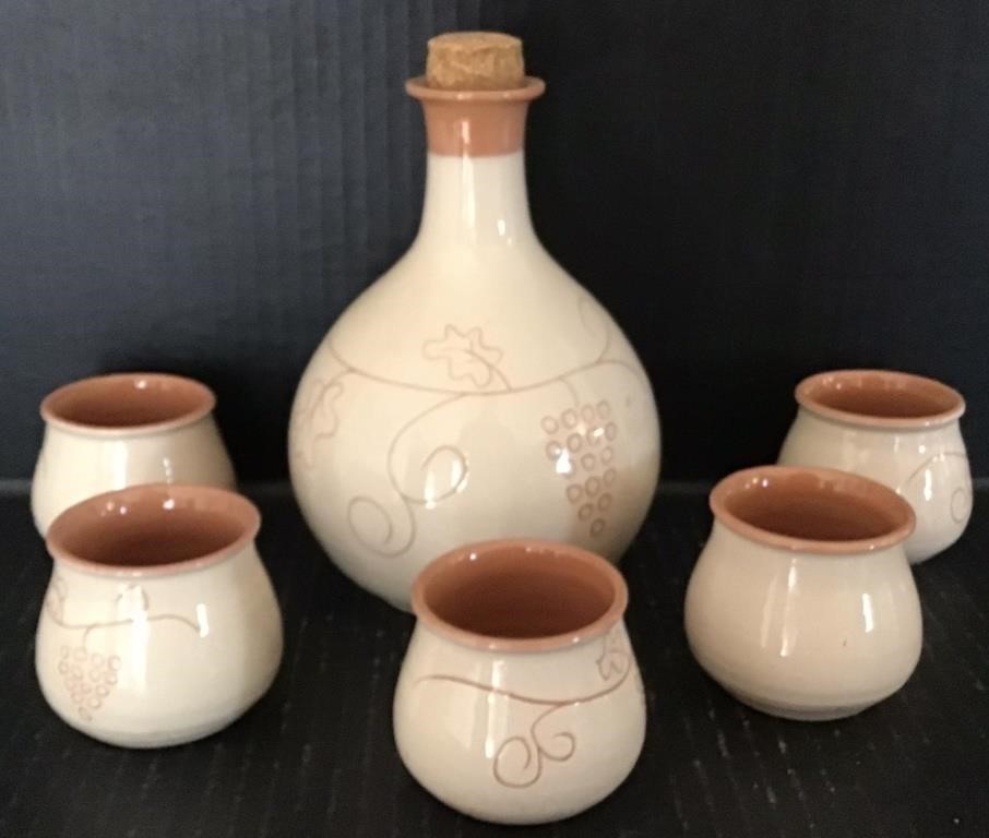 VINTAGE POTTERY WINE CANISTER WITH 4 CUPS