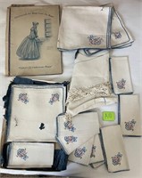 K - VINTAGE EMBROIDERED TABLE LINENS (A10)
