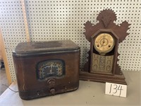 VINTAGE RADIO AND CLOCK FOR PARTS