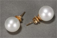 Pair of 14ct Gold and Broome Pearl Stud Earrings,