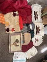 Lot of place mats knapkins, table cloths and a