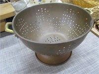 9" METAL COLLANDER