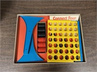 MILTON BRADLEY CONNECT FOUR GAMEE / SHIPS