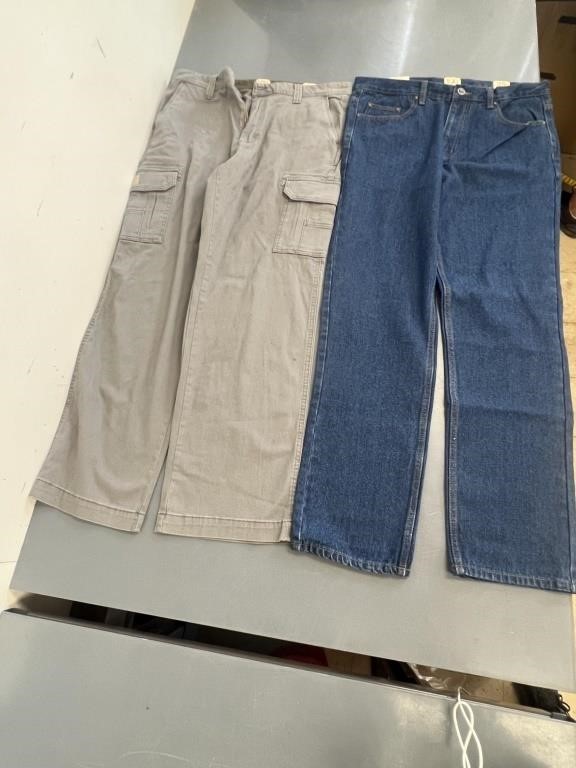 Set of Mens jeans and cargo pants (35x32)