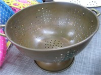 9" METAL COLLANDER