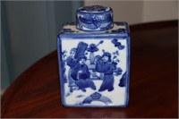 Chinese blue and white porcelain tea caddy with