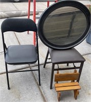 F - LOT OF 2 CHAIRS, TODDLER CHAIR, WALL MIRROR