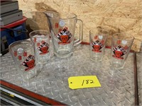 Red dog beer picture & 4 pint glasses Breweriana