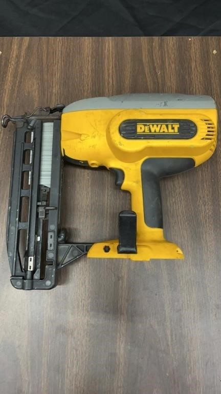 Dewalt Cordless 18V Brad Nailer