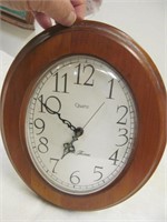 B9 Wooden framed Seth Thomas clock