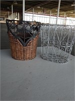 2 decorative wastebasket