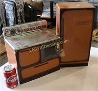 Vintage metal toy range and refrigerator