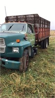 1990 Ford F600 grain truck. Gas.   Hauled to