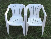 Pair of Plastic Child Size Outdoor Chairs (2pc)