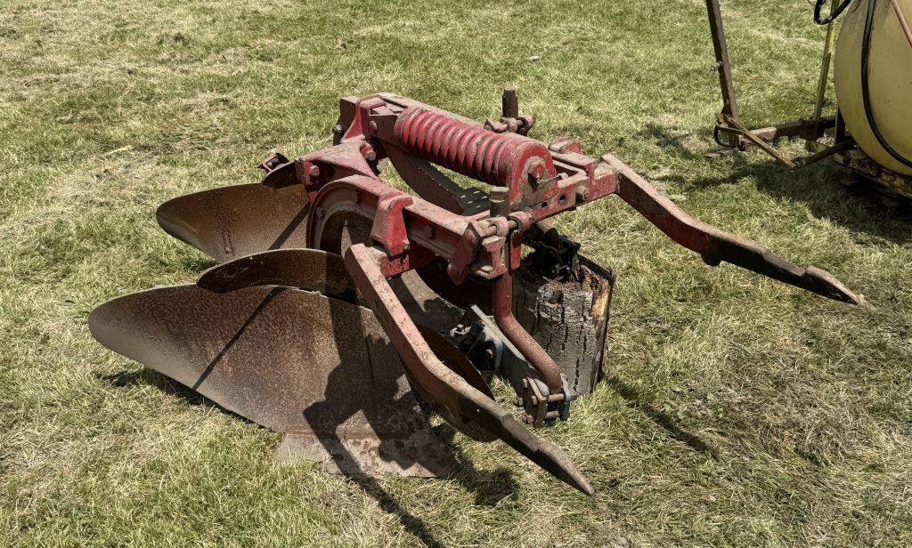 Farmall IH Fast Hitch 2 Bottom Plow, 2 Point Plow