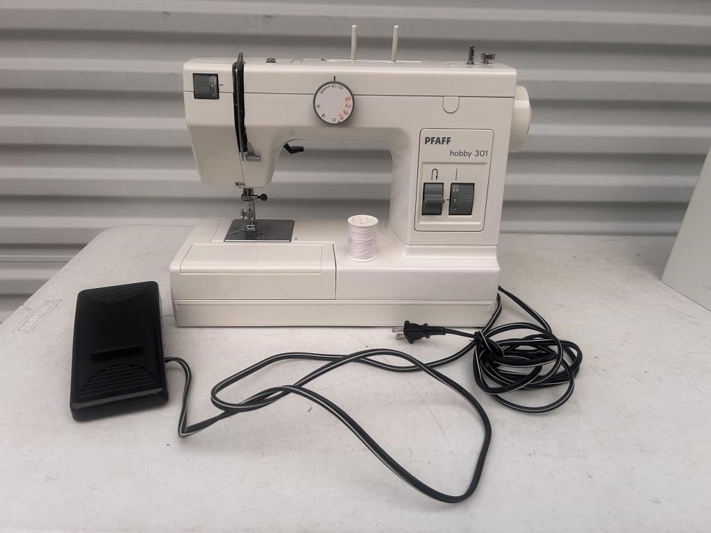 Pfaff Hobby 301 Sewing Machine