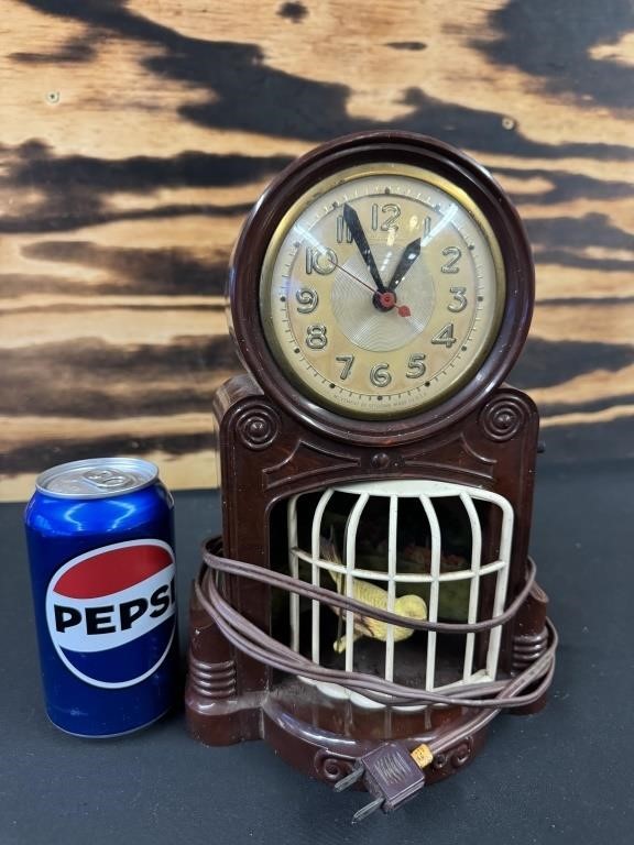 Vintage Mastercrafters Swinging Bird Clock