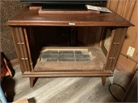 Vintage wooden tv console box/ no tv