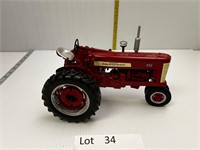 Farmall 450 Die-Cast Tractor