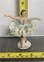 Dresden lace Figure