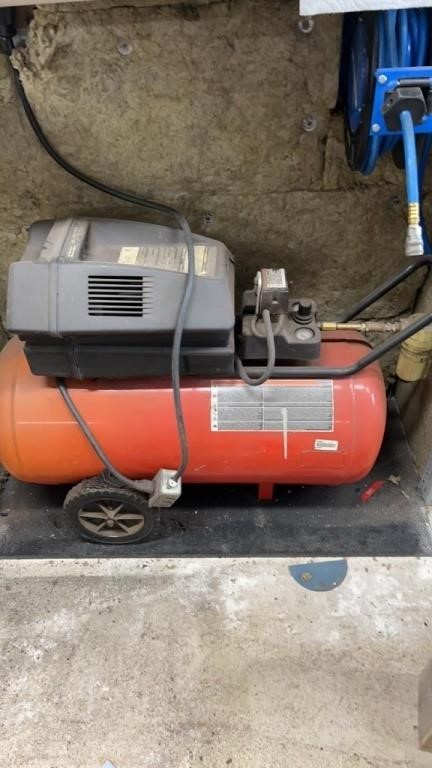 Craftsman 125lb air compressor & hose (not