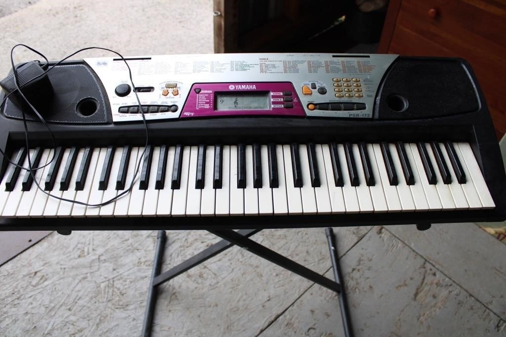 Yamaha PSR 272 Keyboard & Stand