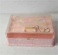 Vintage Jewelry/sewing box kittens on top plastic