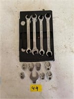 Snap-on nut wrench set