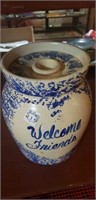 Vintage spongeware churn
10" tall. Not signed