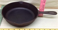 D3) 8 INCH CAST IRON SKILLET, VERY GOOD CODITION