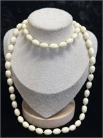 White beaded necklace; vintage