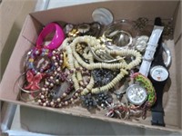 COLLECTION OF ESTATE/ COSTUME JEWELRY